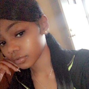 Meet your Posher, Amirra